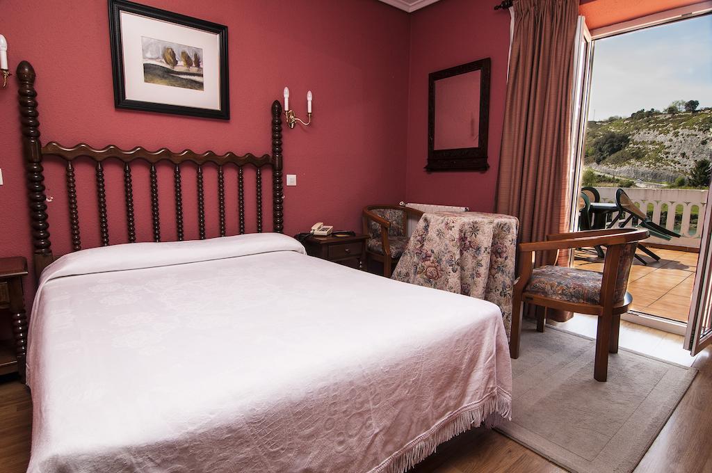 Hotel Riodeva Unquera Zimmer foto