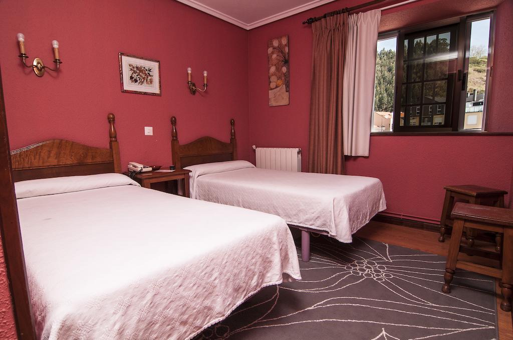 Hotel Riodeva Unquera Zimmer foto