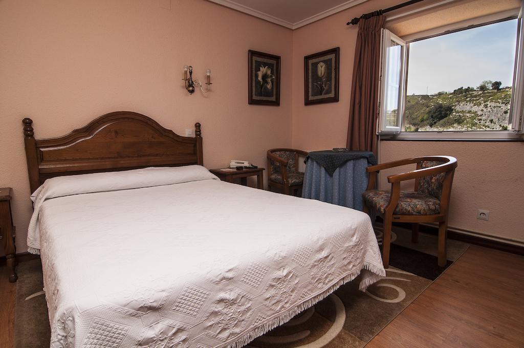 Hotel Riodeva Unquera Zimmer foto