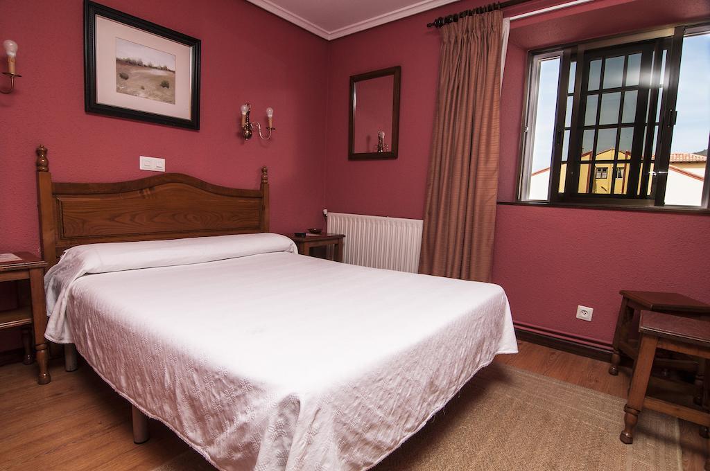 Hotel Riodeva Unquera Zimmer foto