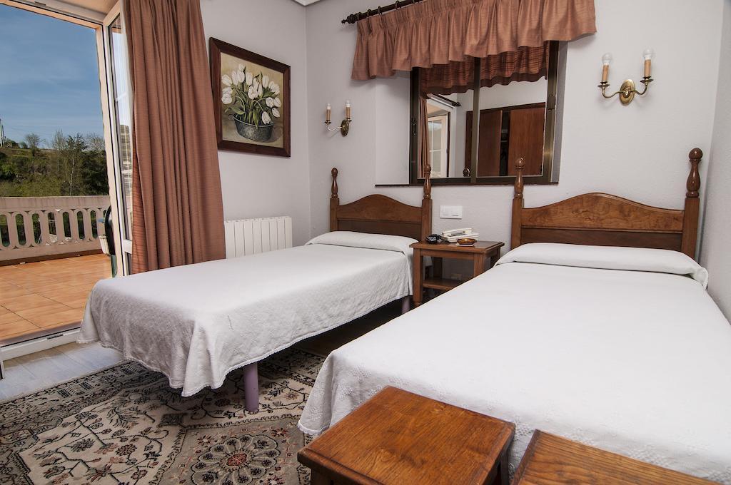 Hotel Riodeva Unquera Zimmer foto