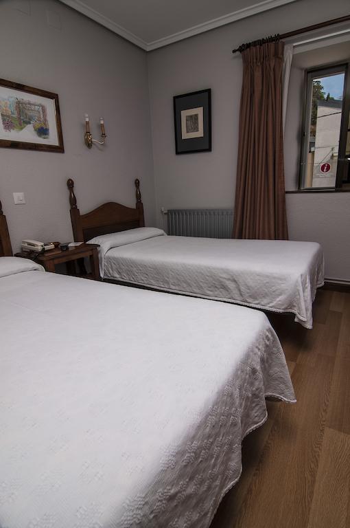 Hotel Riodeva Unquera Zimmer foto